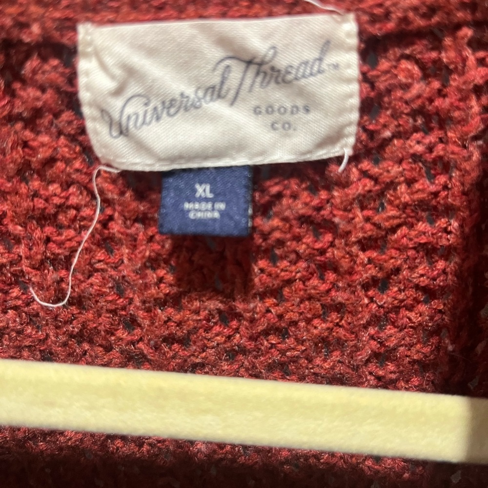Universal Threads - Picture 2 of 2